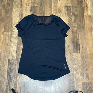 Women’s workout top